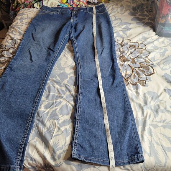 Wrangler Blue Jeans - Size 13/14 x 34 - Picture 9 of 13
